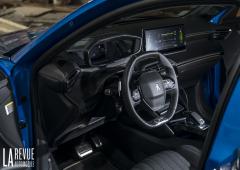 Interieur_peugeot-208-puretech-130-eat8-essai_0