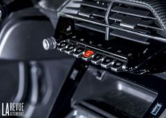 Interieur_peugeot-208-puretech-130-eat8-essai_2