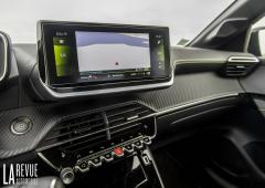 Interieur_peugeot-208-puretech-130-eat8-essai_7