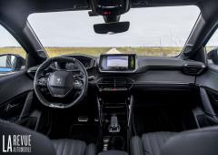 Interieur_peugeot-208-puretech-130-eat8-essai_9