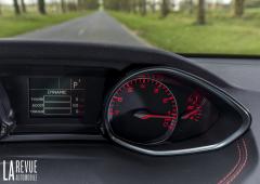 Interieur_peugeot-308-ii-puretech-130-s-s-essai_12