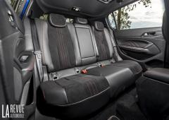 Interieur_peugeot-308-ii-puretech-130-s-s-essai_14