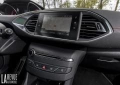 Interieur_peugeot-308-ii-puretech-130-s-s-essai_5