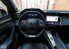 Interieur_peugeot-408-essai_2