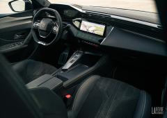 Interieur_peugeot-408-le-melange-entre-berline-et-suv_2