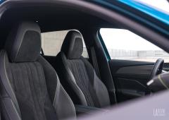 Interieur_peugeot-408-le-melange-entre-berline-et-suv_3