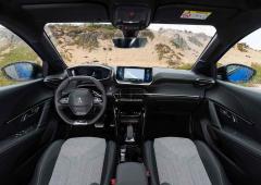 Interieur_match-comparatif-peugeot-e-208-vs-208-puretech-130-eat8_2