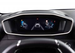 Interieur_match-comparatif-peugeot-e-208-vs-208-puretech-130-eat8_4