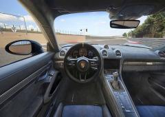 Interieur_porsche-718-cayman-gt4-rs-millesime-2022_0