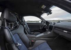 Interieur_porsche-718-cayman-gt4-rs-millesime-2022_1