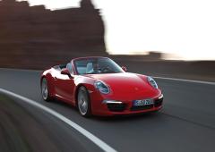 Nouvelle porsche 911 cabriolet elle a un toit rigide 