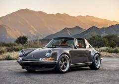 Singer frappe encore une fois avec une porche 911 targa 