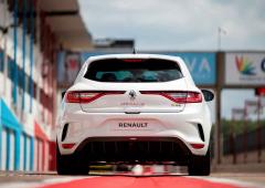 Exterieur_renault-megane-4-rs-trophy-r-essai-sur-le-nurburgring_3
                                                        width=