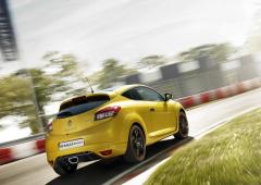 La renault megane rs court apres son bien au nurburgring 