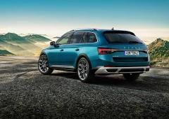 Exterieur_skoda-superb-scout-le-grand-break-combi-en-mode-suv_3
                                                        width=