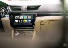 Interieur_skoda-superb-iv-laurin-klement-la-berline-hybride-rechargeable-a-l-essai_1