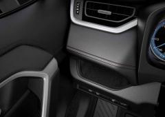 Interieur_suzuki-across-le-rav4-a-la-sauce-suzuki_3