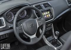 Interieur_suzuki-s-cross-vitara-hybride_1