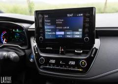 Interieur_suzuki-swace-hybrid-essai_8