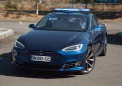 Exterieur_tesla-model-s-performance-gendarmerie_0