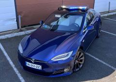 Exterieur_tesla-model-s-performance-gendarmerie_1