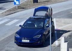 Exterieur_tesla-model-s-performance-gendarmerie_7