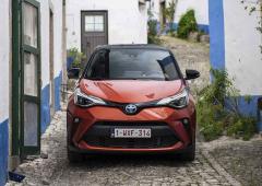 Exterieur_toyota-c-hr-dynamic-suv-hybride-annee-2020_6