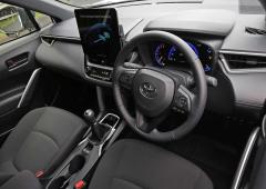 Interieur_toyota-corolla-cross-h2-elle-brule-de-l-hydrogene_0
                                                        width=