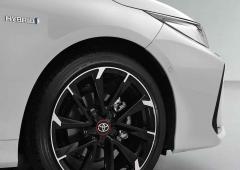 Exterieur_toyota-corolla-sedan-la-berline-a-egalement-droit-au-gr-sport_8
                                                        width=