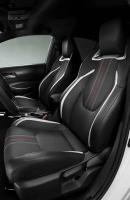 Interieur_toyota-corolla-sedan-la-berline-a-egalement-droit-au-gr-sport_5