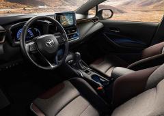 Interieur_toyota-corolla-trek-hybride-mais-pas-4x4_0