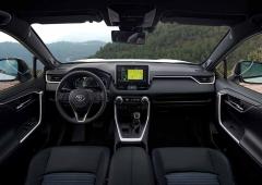 Interieur_toyota-rav4-le-suv-full-hybrid-de-2022_0