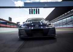 Exterieur_volkswagen-golf-gti-tcr-racecar_2