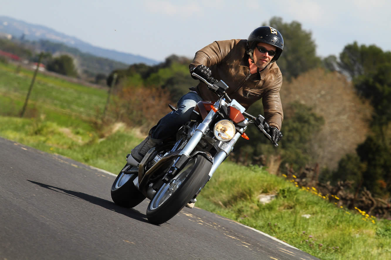 Avinton une marque de motos francaises pour gentlemen riders 