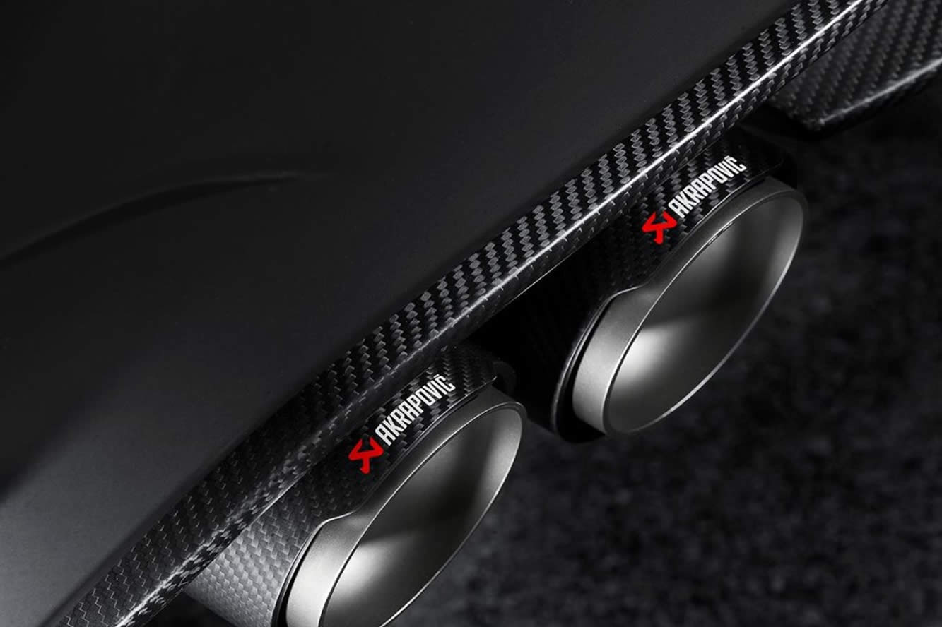 Akrapovic fait hurler la bmw m4 