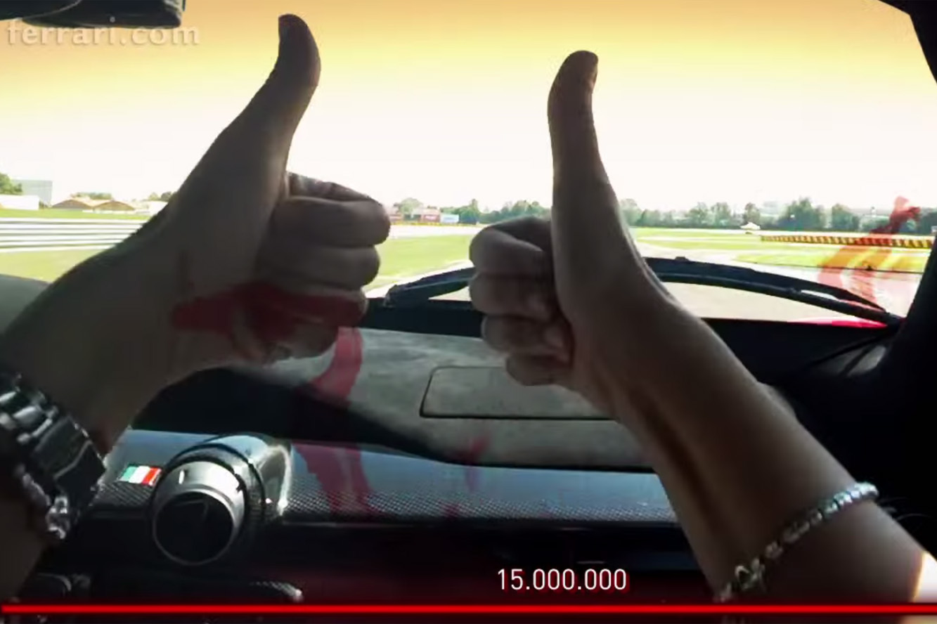 Image principale de l'actu: Ferrari fete ses 15 millions de fans facebook 