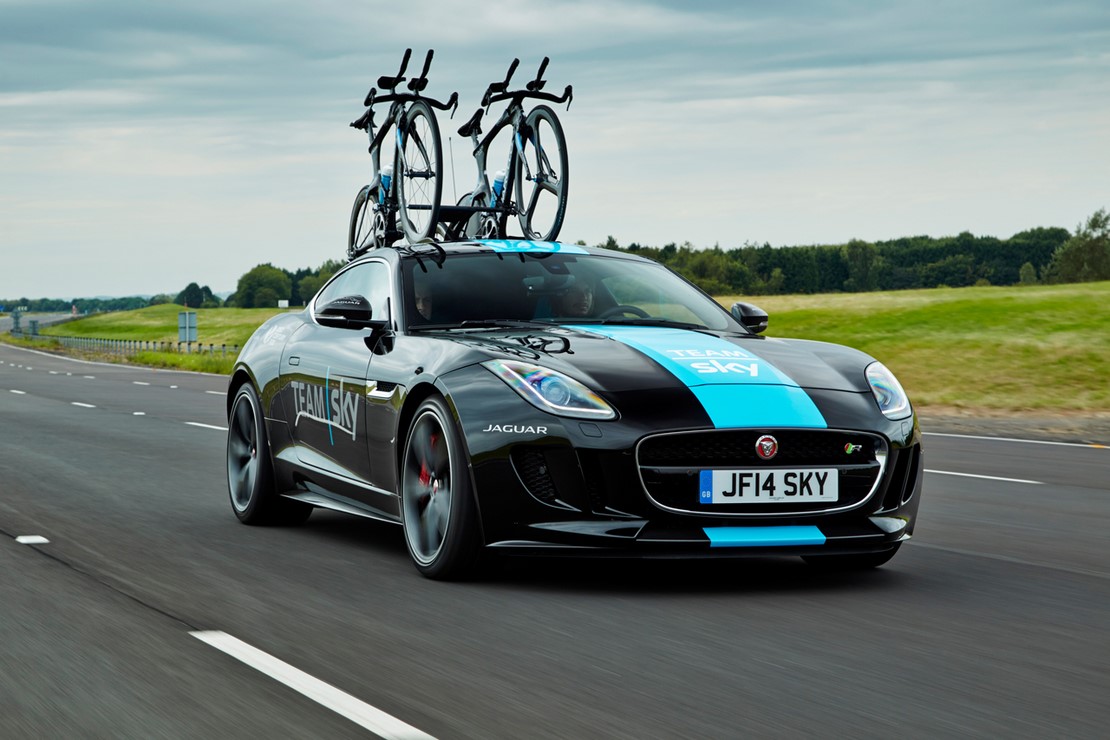 Jaguar la f type porte velos du team sky sur le tour de france 