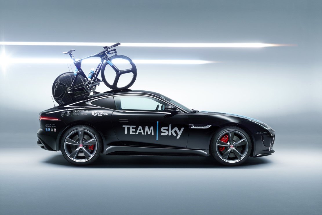 Jaguar la f type porte velos du team sky sur le tour de france 