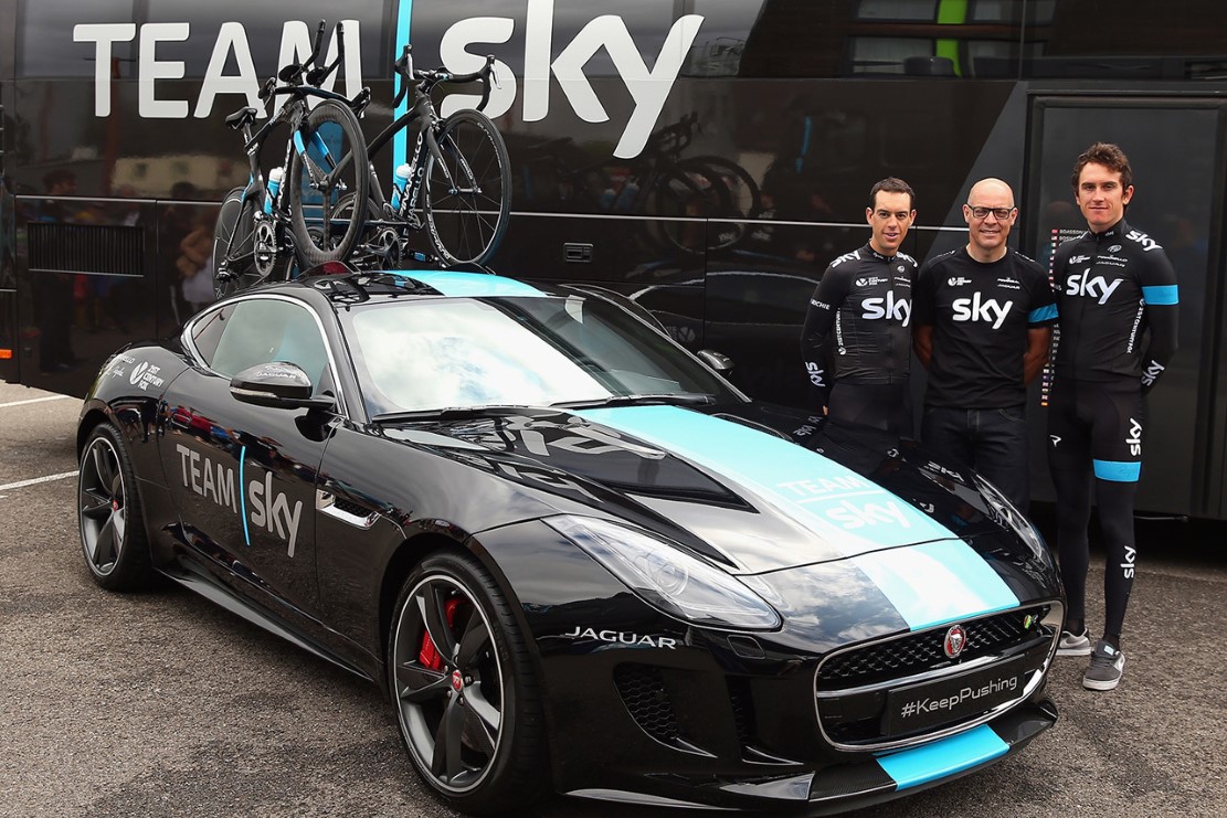 Jaguar la f type porte velos du team sky sur le tour de france 