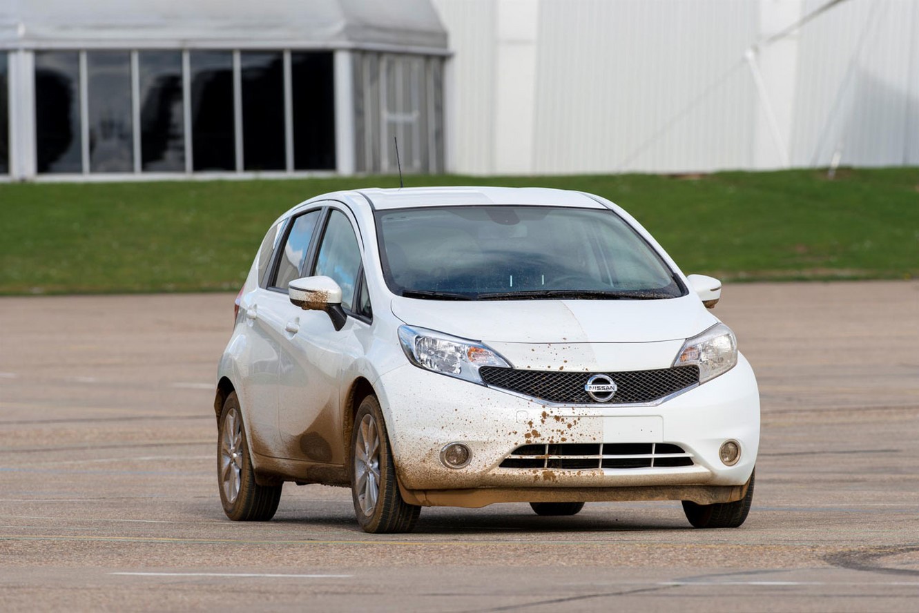 Nissan teste sa peinture auto nettoyante 