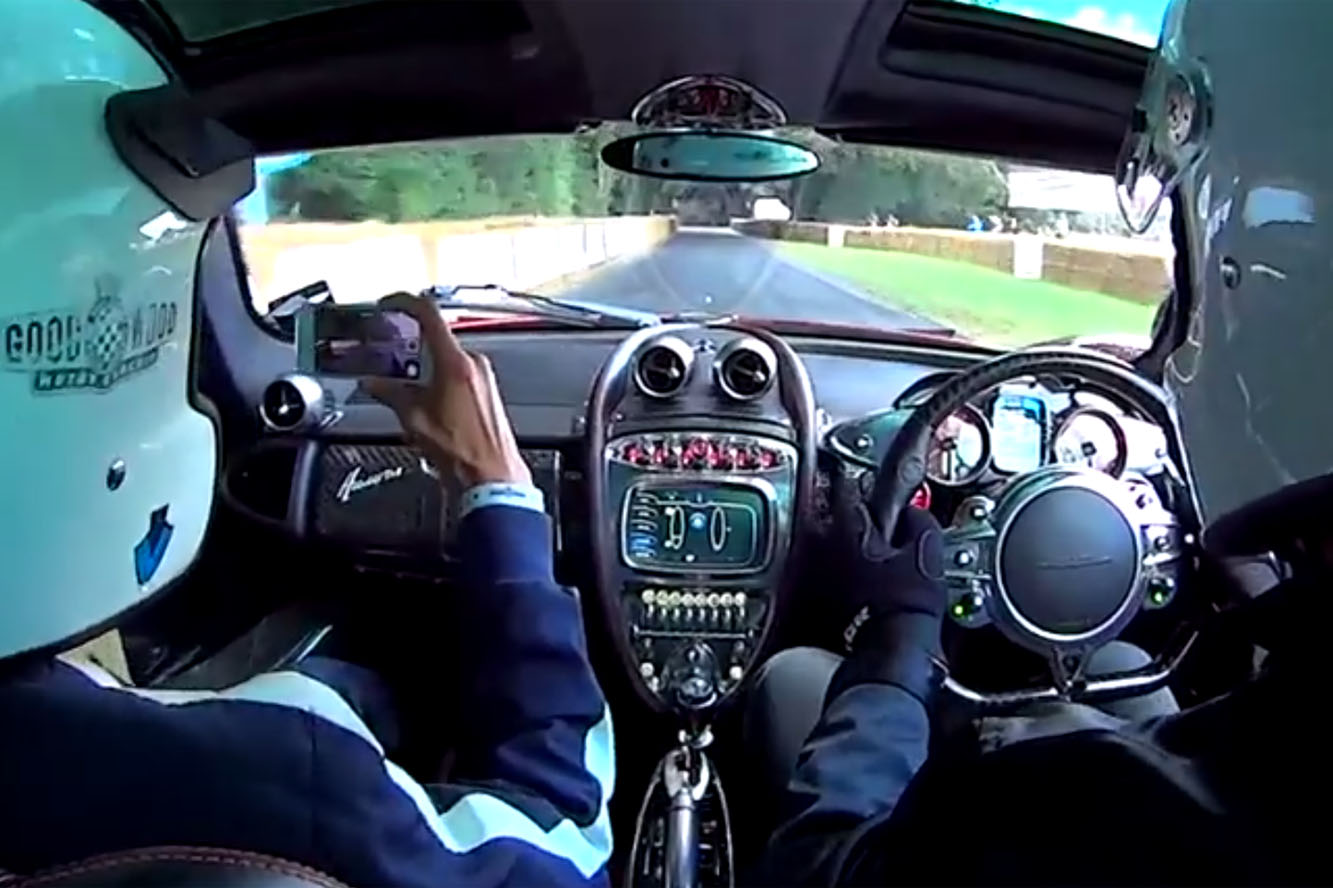 Un tour de goodwood en pagani huayra 