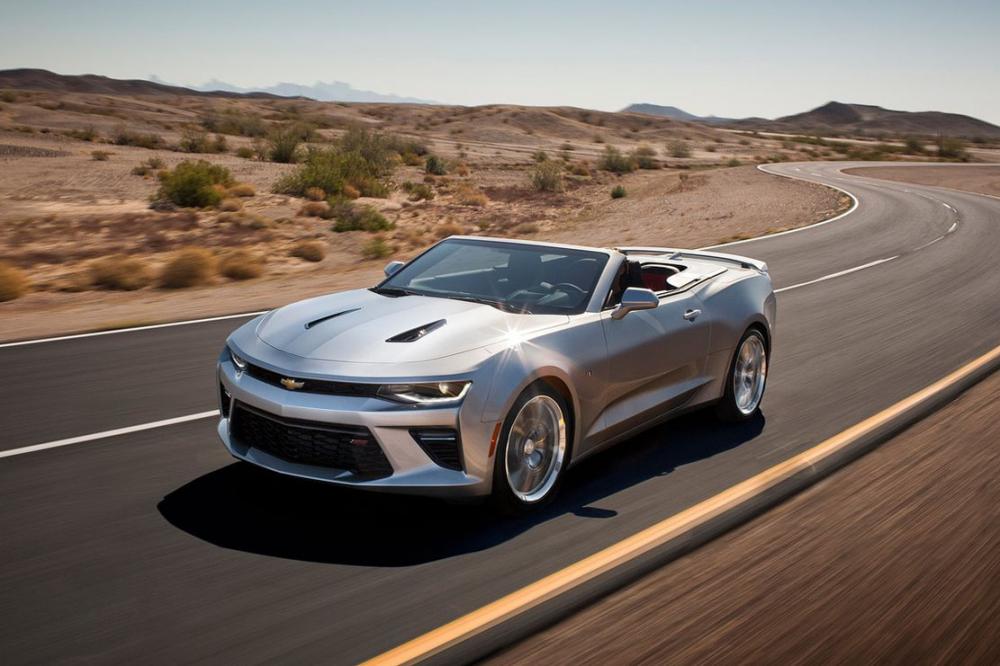 Image principale de l'actu: La chevrolet camaro cabriolet en clair 