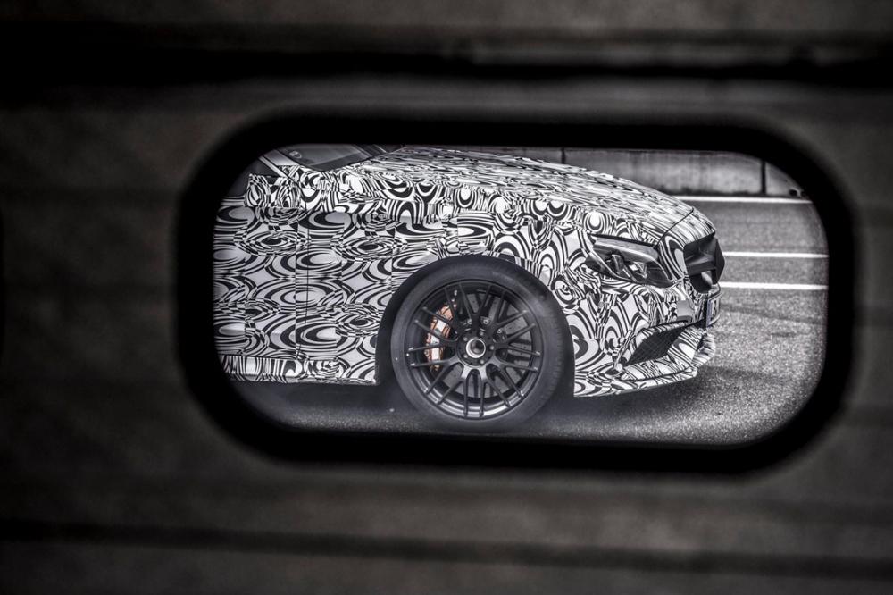 Image principale de l'actu: Mercedes tease l arrivee d une certaine mercedes c63 amg coupe 