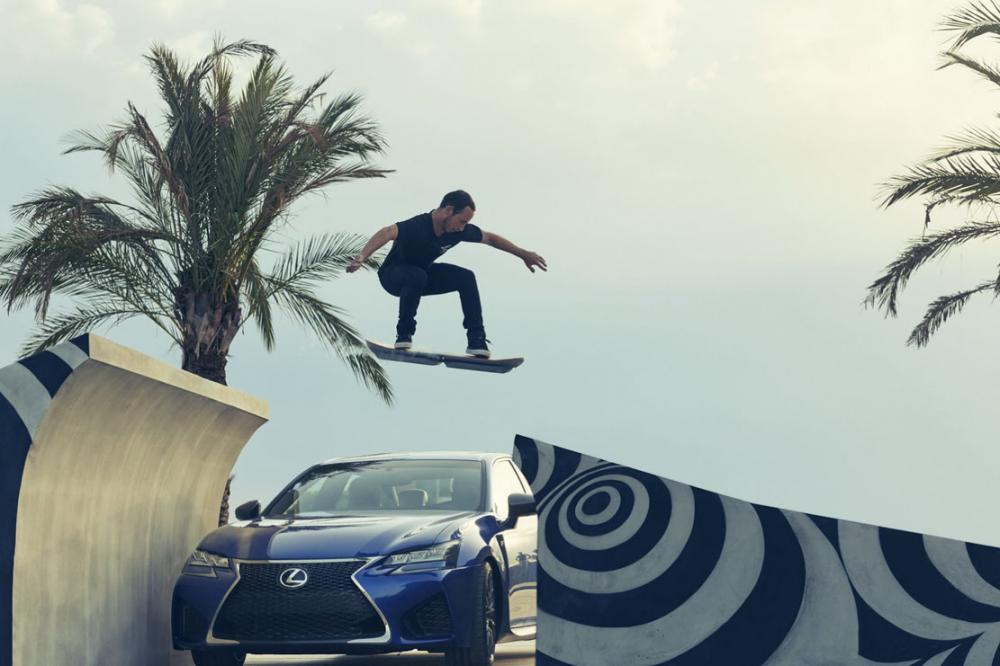 Image principale de l'actu: Le hoverboard de lexus entre en action 