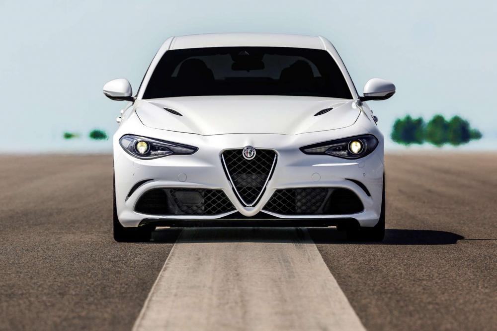 Image principale de l'actu: Giulia quadrifoglio l alfa romeo nervosa 