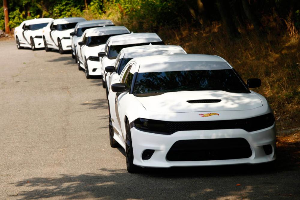 Image principale de l'actu: Hotwheels deguise des dodge charger hellcat en stormtrooper 