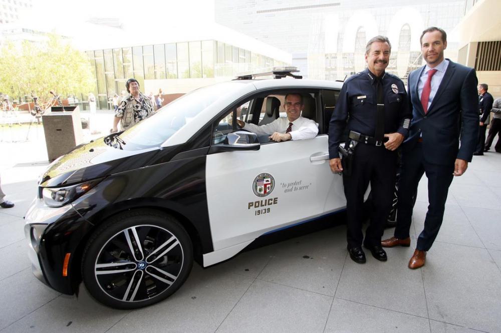 Image principale de l'actu: La police de los angeles s equipe de bmw i3 et tesla model s p85d 