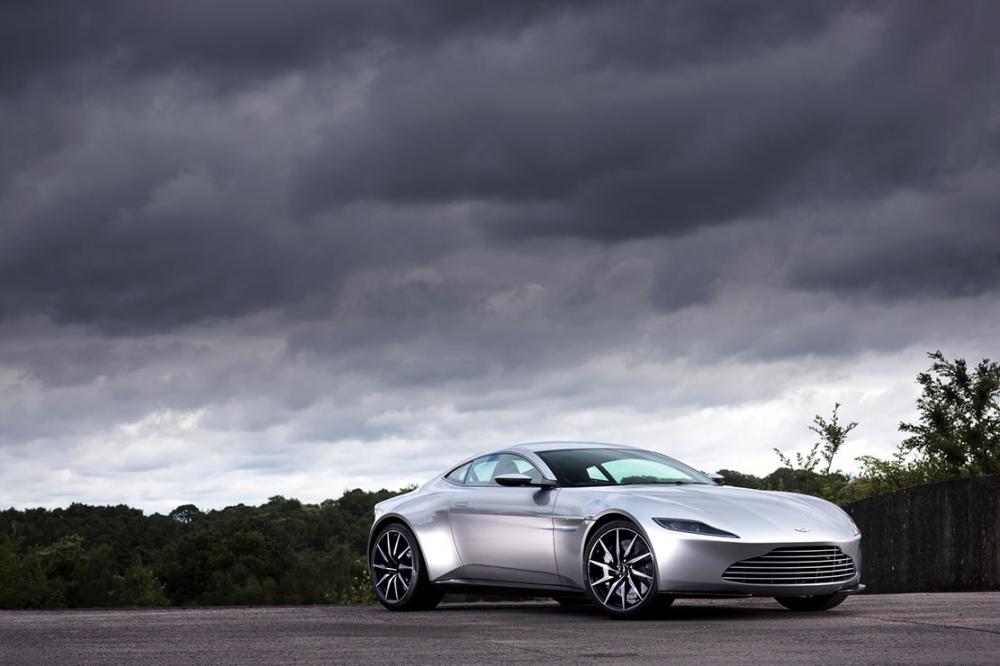 Image principale de l'actu: Un exemplaire de l aston martin db10 aux encheres 