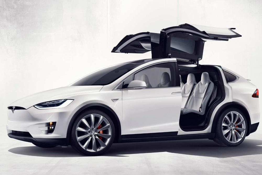 Image principale de l'actu: Tesla Model X : les premières livraison pour la fin du mois