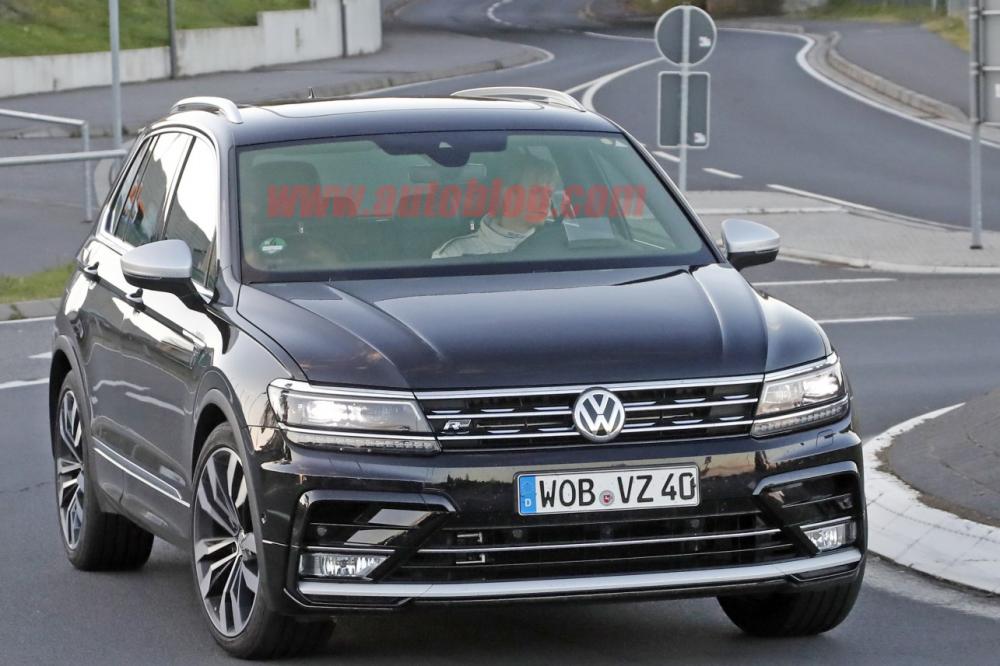 Image principale de l'actu: Spyshot le volkswagen tiguan r s echauffe pres du nurburgring 